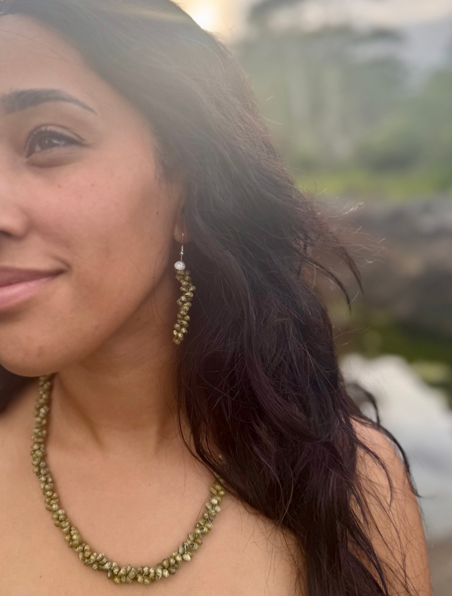 Maile Pāpale Shell Lei