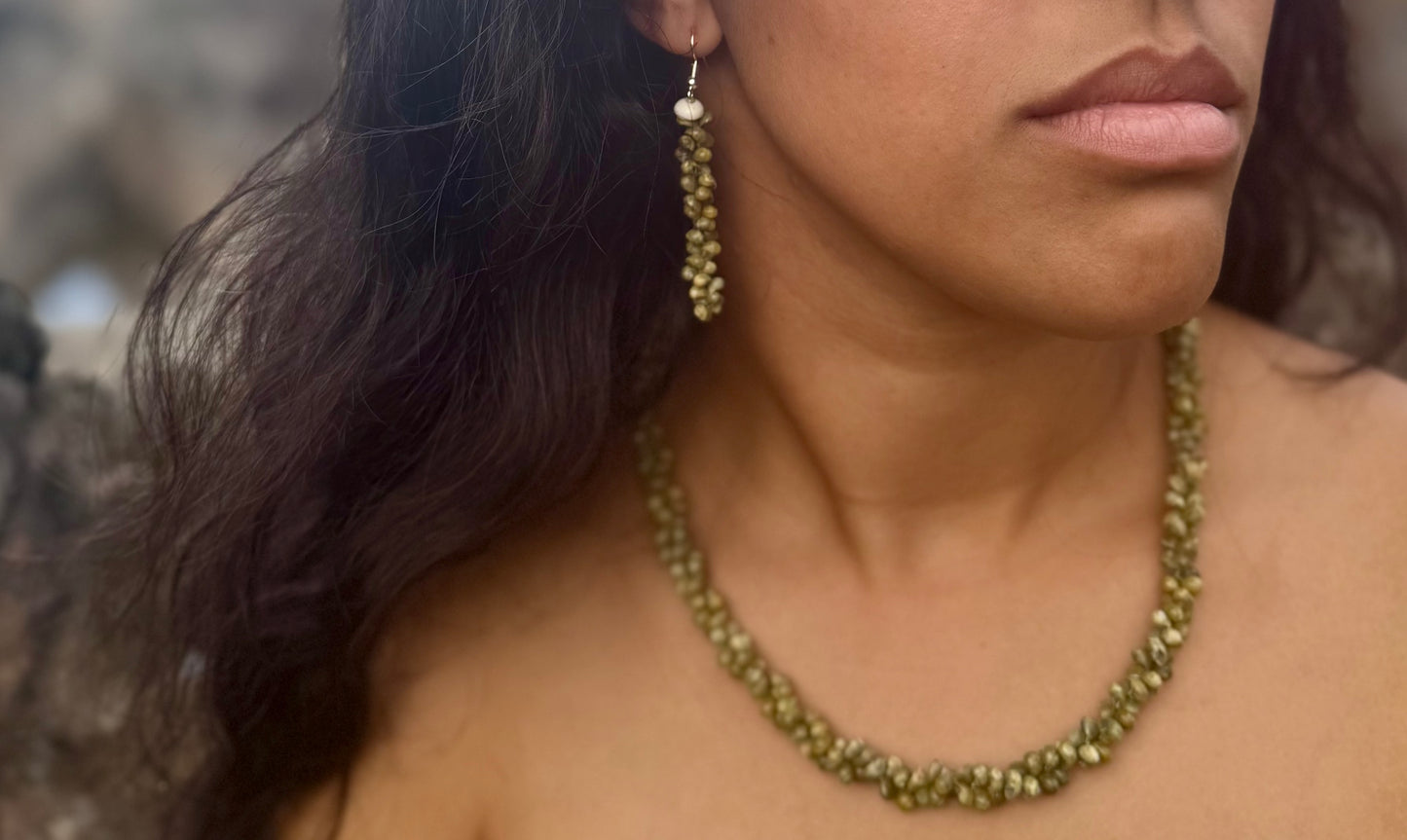 Maile Pāpale Shell Lei