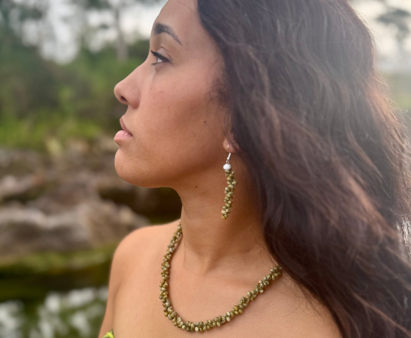 Maile Pāpale Shell Lei