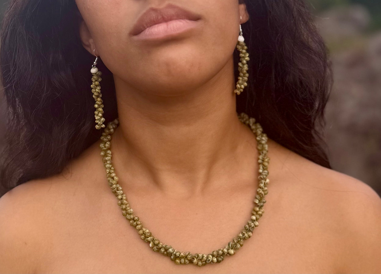 Maile Pāpale Shell Lei