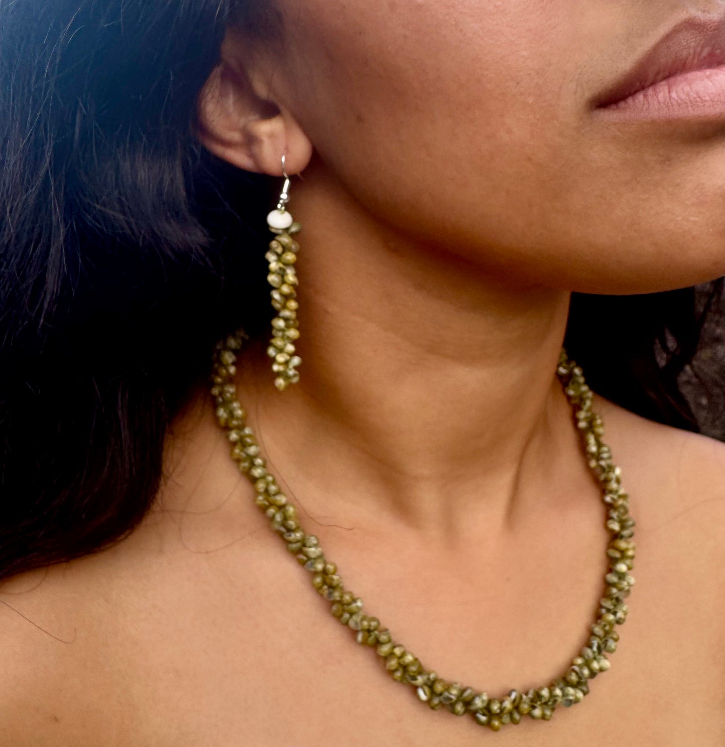 Maile Pāpale Shell Lei