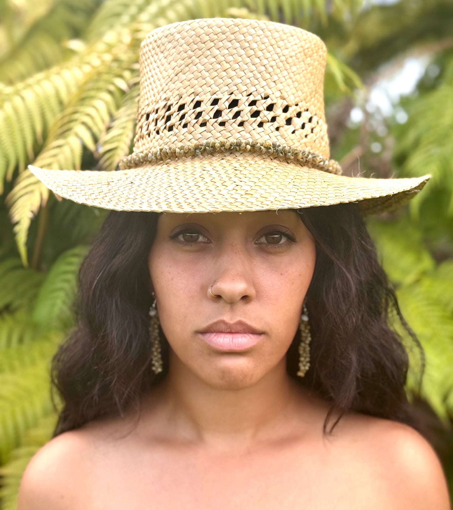 Maile Pāpale Shell Lei
