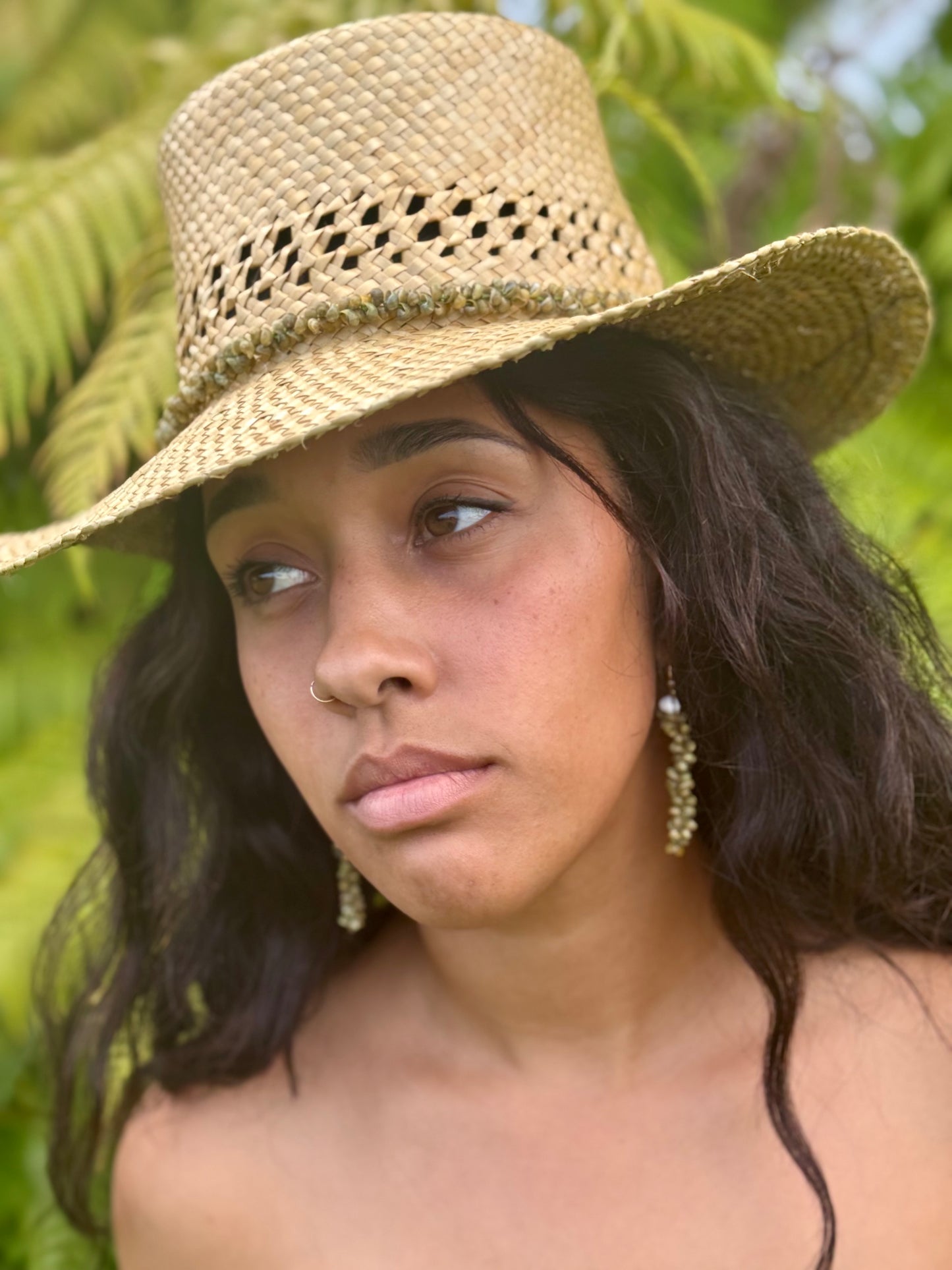 Maile Pāpale Shell Lei