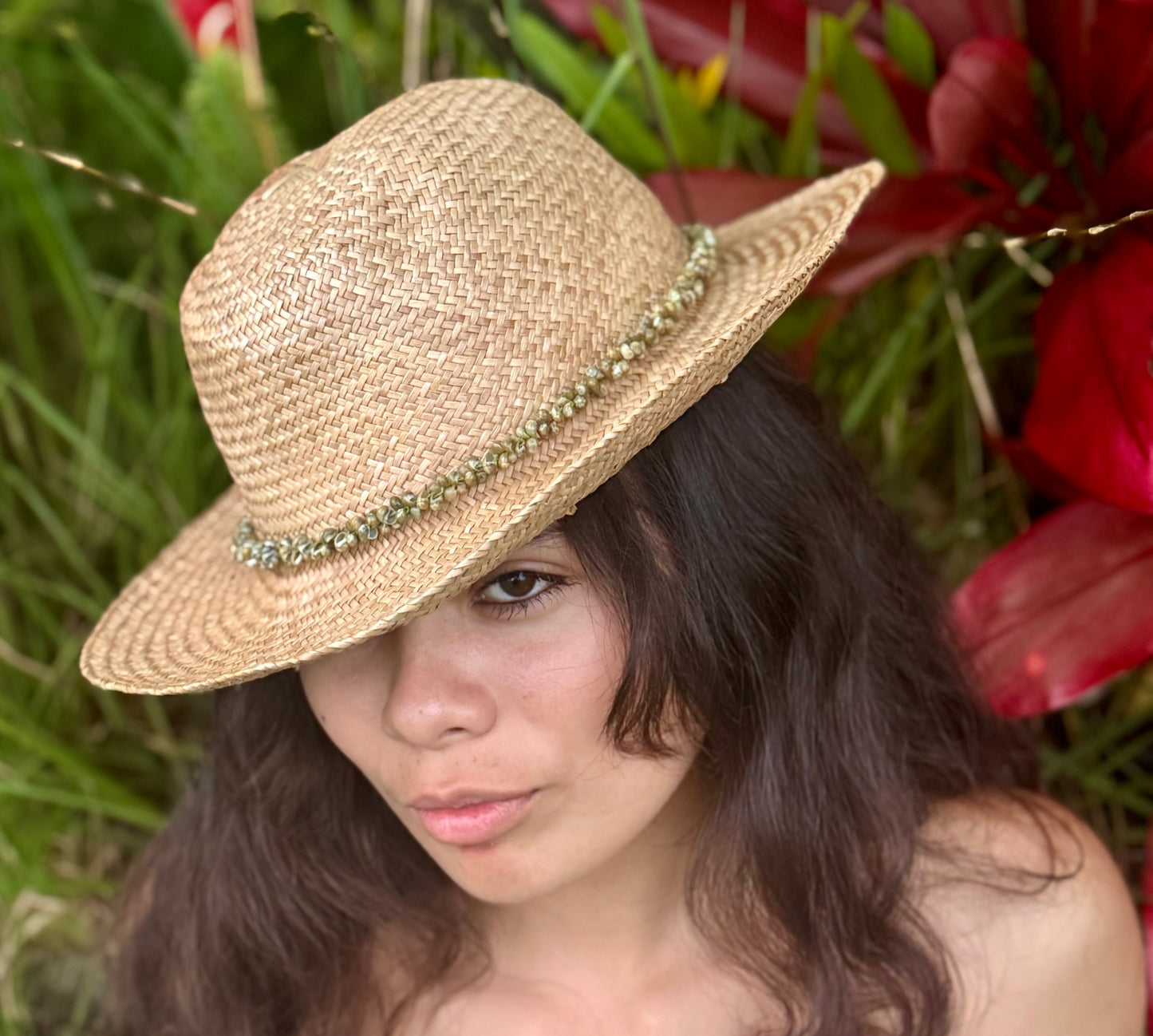 Maile Pāpale Shell Lei
